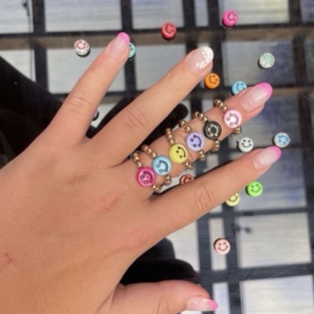 4pcs random smiley ring